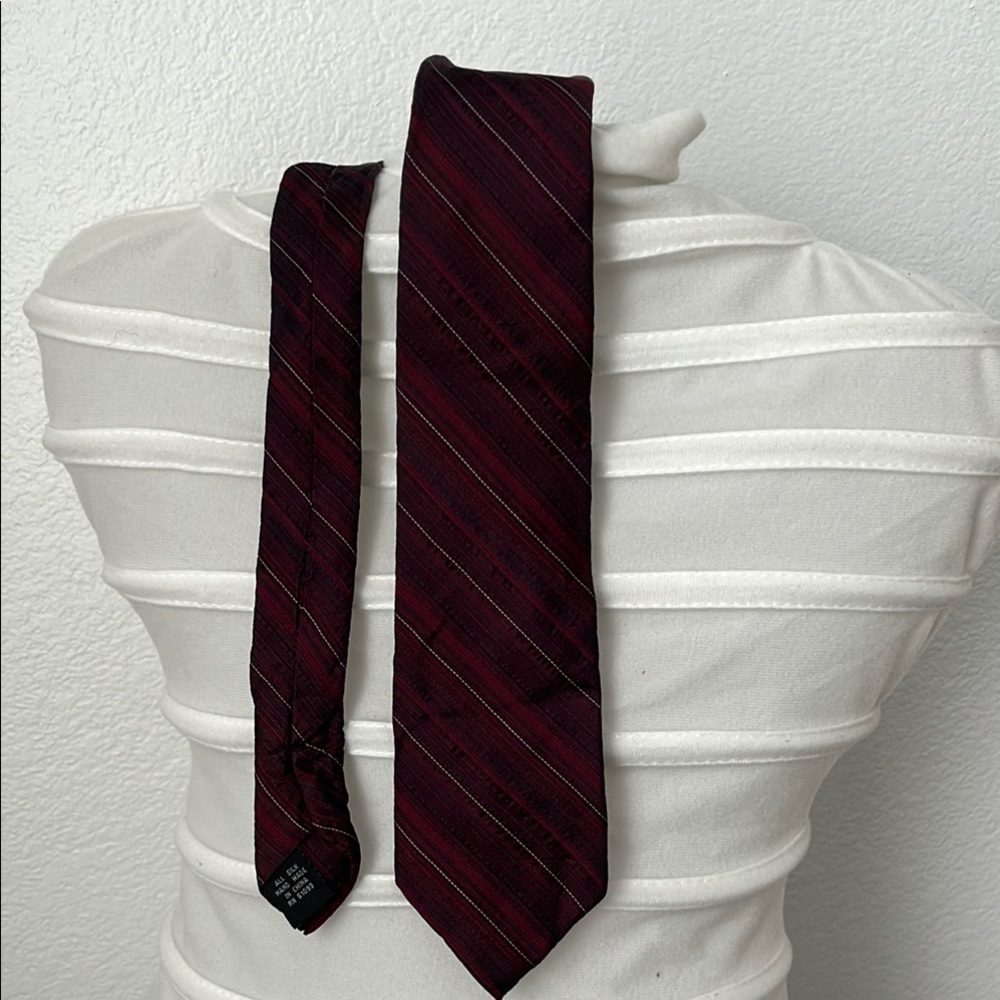 Elegant Burgundy Striped Tie